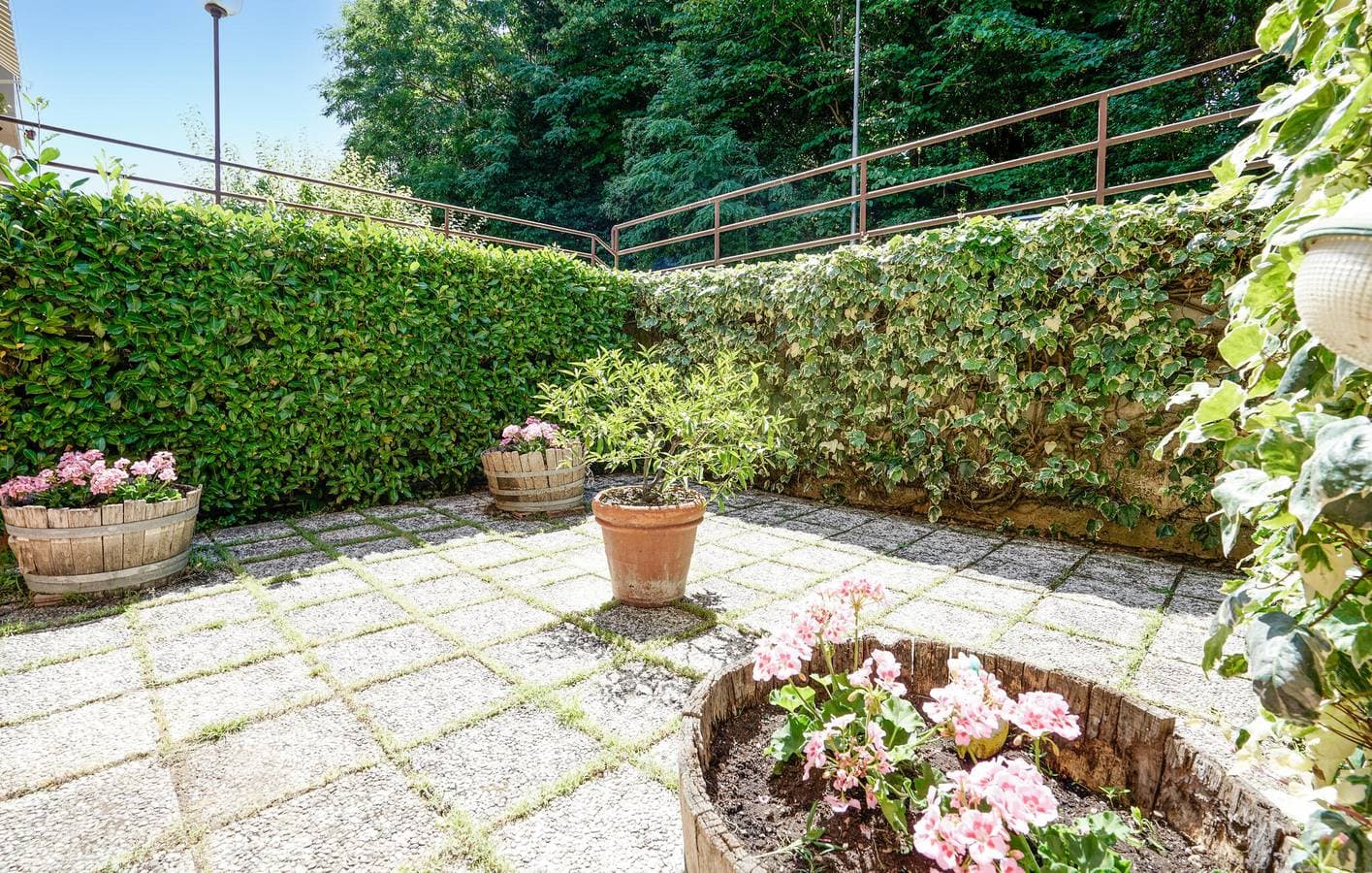 Foto 12 von 28: Gemütliche Gartenwohnung mit Klimaanlage und Internet, in der Nähe von Fluss und Restaurants