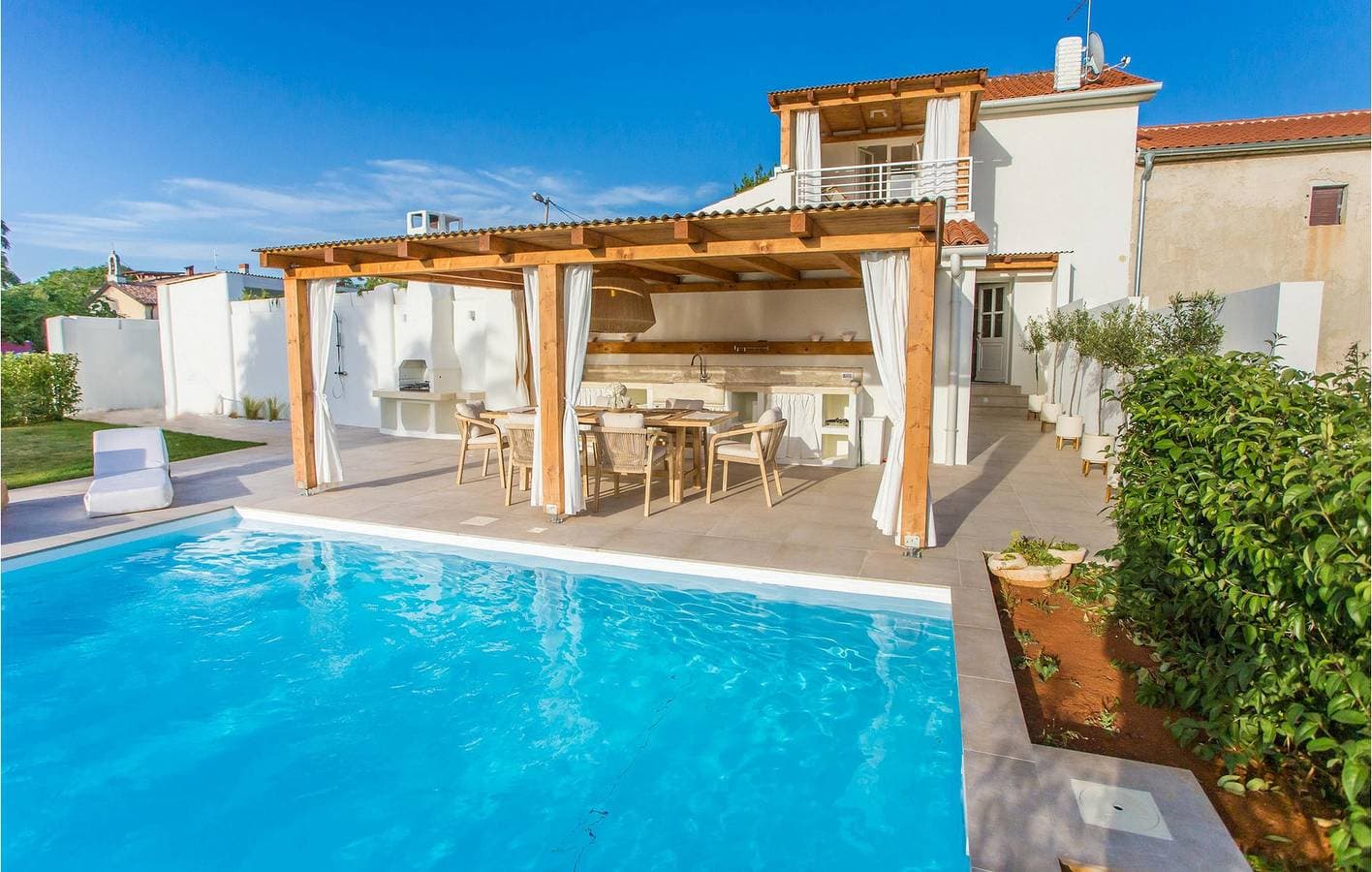 Foto 7 von 29: Gemütliche 85 m² große Wohnung mit Pool, Terrasse und Parkplatz in Kadumi