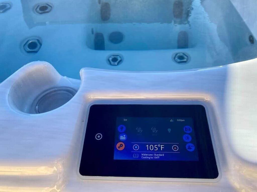 Foto 7 von 39: Luxus Airstream in der Nähe von Zion | Whirlpool Sauna Ausblick