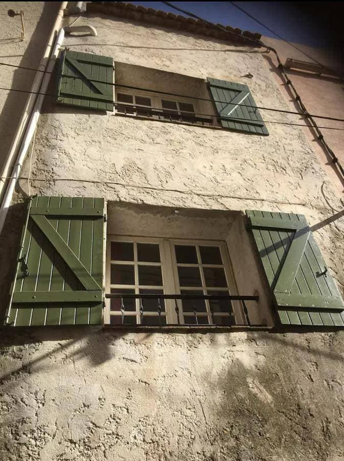 Maison de village atypique 1