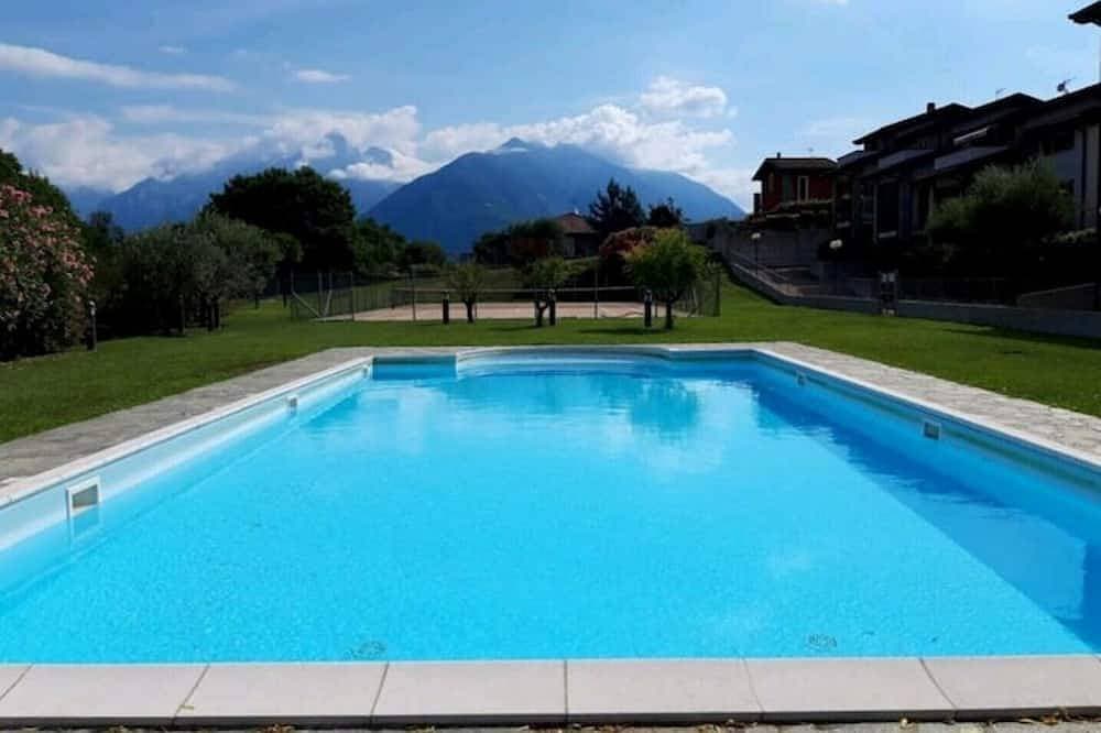 Charming apartment with swimming pool, tennis court 1