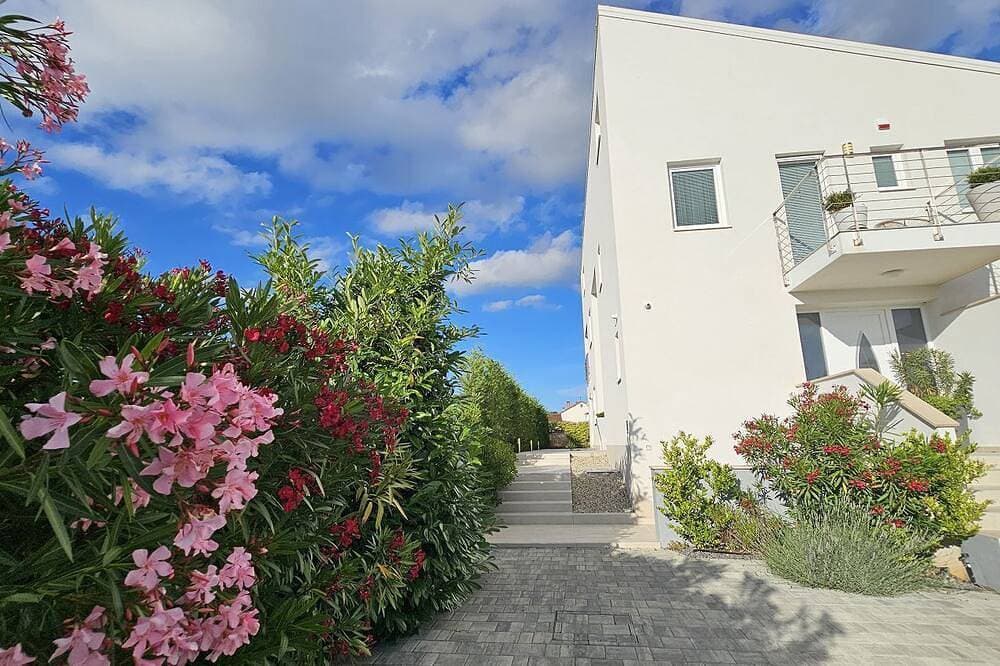 Foto 9 von 23: Hundefreundliches Luxusapartment mit Pool, Babybett, Parkplatz, WiFi