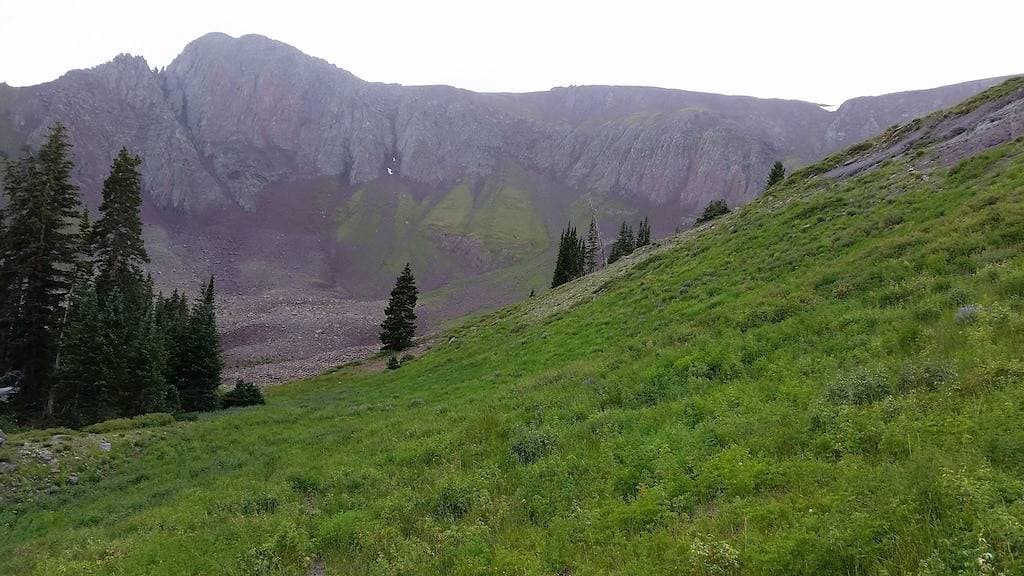 Foto 11 von 15: Flucht in die Wildnis. Abgeschiedene abgelegene Hütte mit privatem Teich