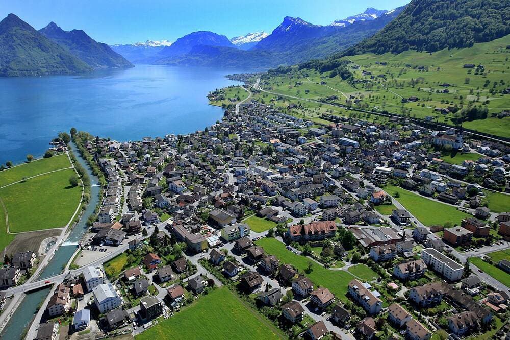 Foto 13 von 21: Einliegerwohnung in Einfamilienhaus mit herrlicher Aussicht auf See und Berge