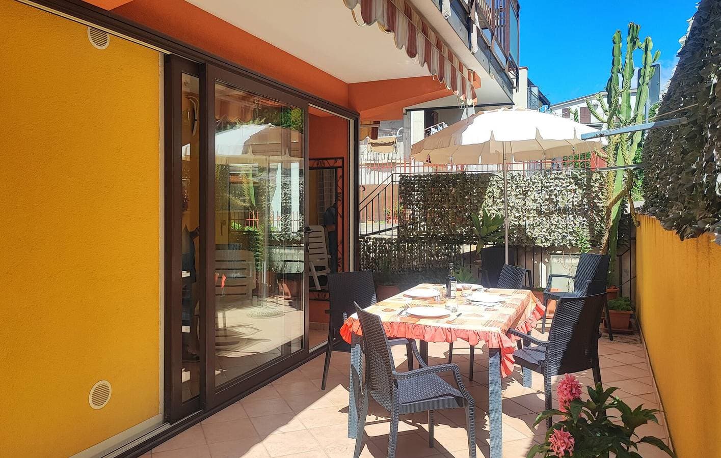 Foto 8 von 21: Gemütliche Ferienwohnung mit WLAN, Klimaanlage und Parkplatz, 1,5 km vom Strand Pietrarossa entfernt