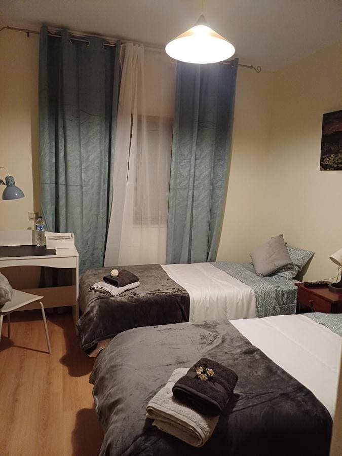 Foto 2 von 72: Three-Bedroom Apartment with Balcony
