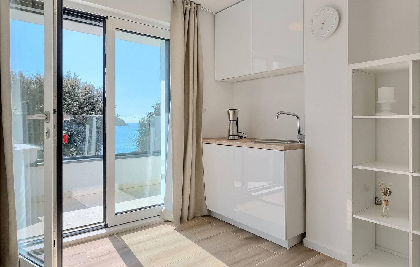 Foto 2 von 40: Geräumige 2-Zimmer-Wohnung mit Pool, WLAN und Strandzugang – Havajka 1 km