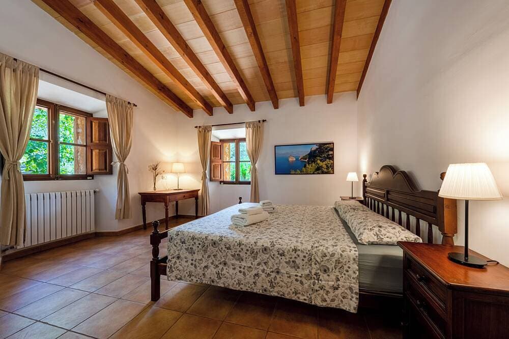 Foto 2 von 22: A perfect place to enjoy tranquilty and a stunning panoramic view of Sóller.