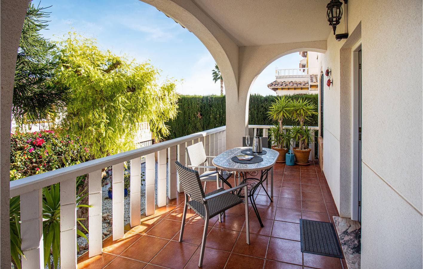 Foto 9 von 29: Klimatisiertes Apartment mit Parkplatz, Pool und Terrasse 1,5 km zum Strand