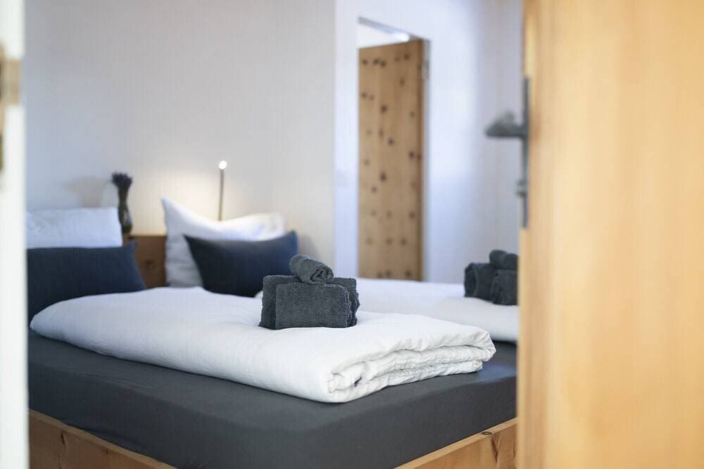Foto 7 von 30: Chasa Vital - Hochwertige Ferienwohnung mit elegantem Ambiente in Sent