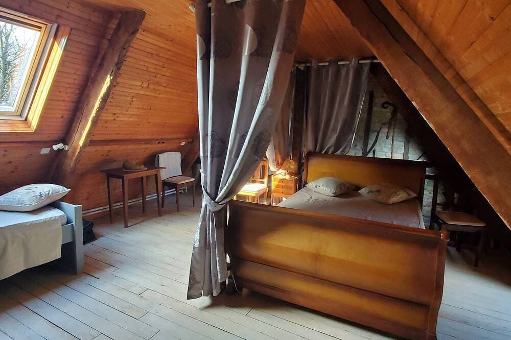 Foto 2 von 21: Quiet gîte on the edge of a forest, ideal for families with pets except cats.