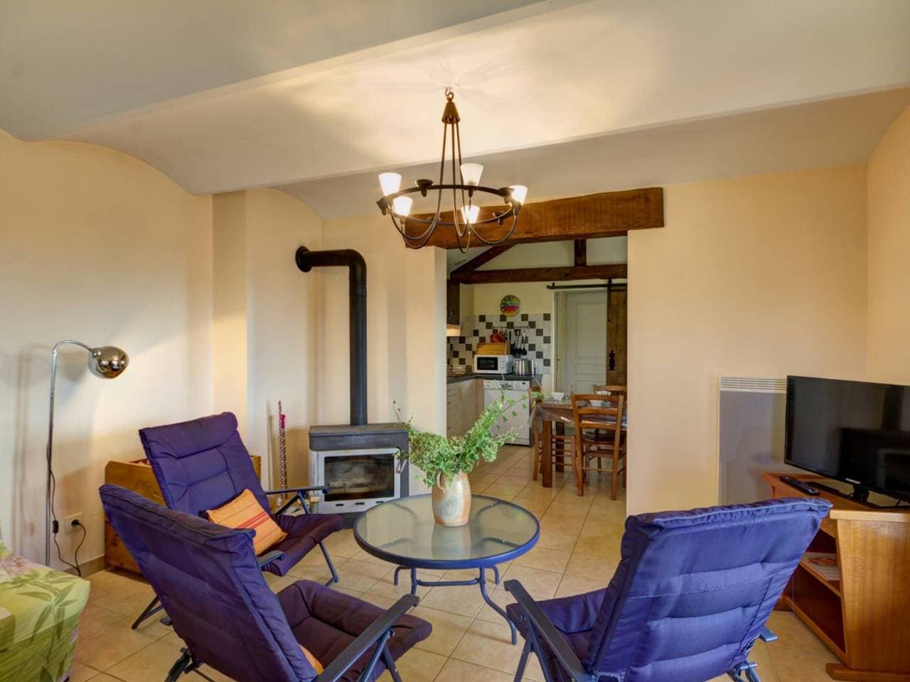 Foto 3 von 12: Ferienhaus in Saint-Forgeux-Lespinasse mit Terrasse und Haustiere Erlaubt