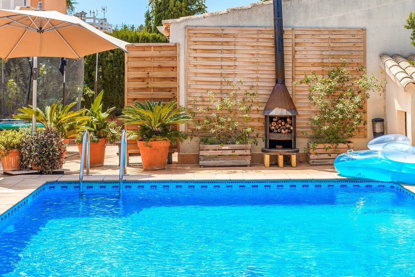 Foto 3 von 35: Charmantes Haus mit Pool, großzügige Terrasse, Garten und WLAN