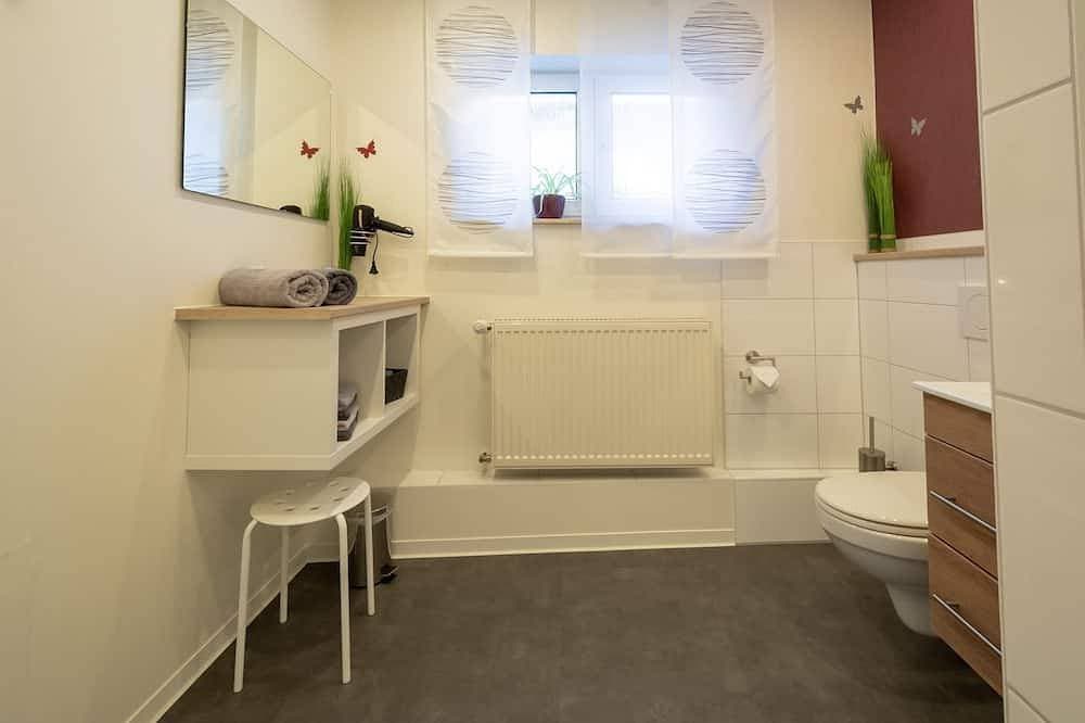 Foto 7 von 30: Moderne, komfortable Ferienwohnung mit Terrasse, am Maintalradweg,
