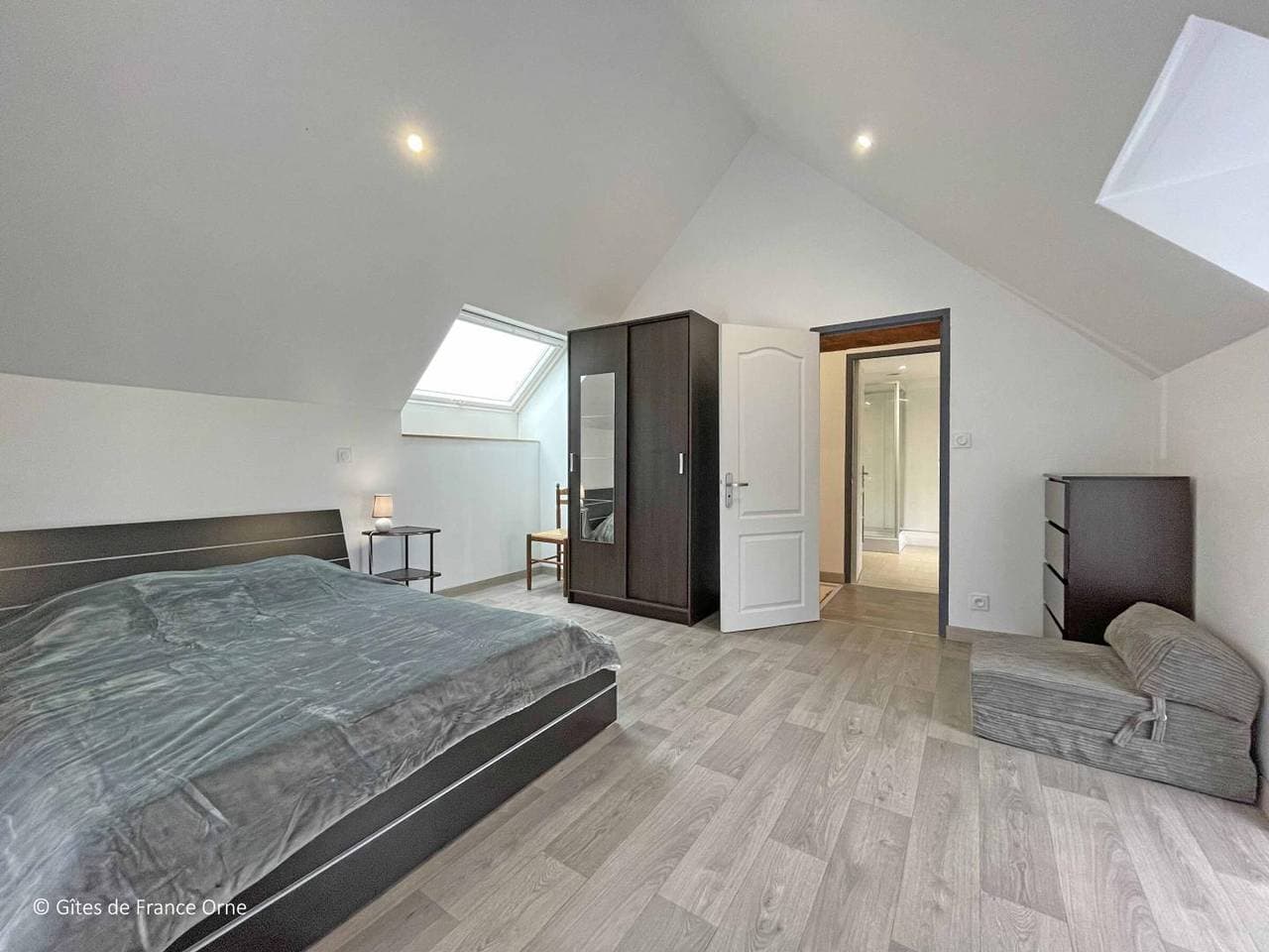 Foto 12 von 17: Helles renoviertes Ferienhaus mit Haustieren erlaubt, Parkplatz und WIFI in der Schweiz Normandie