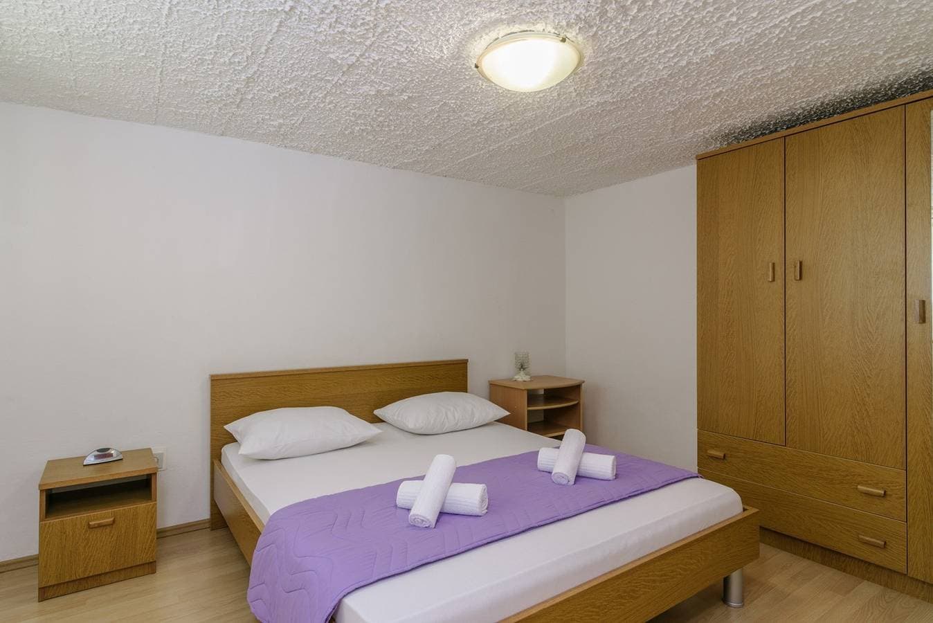 Foto 6 von 17: Ferienwohnungen Meri / Ein Schlafzimmer A1 - Okrug Gornji