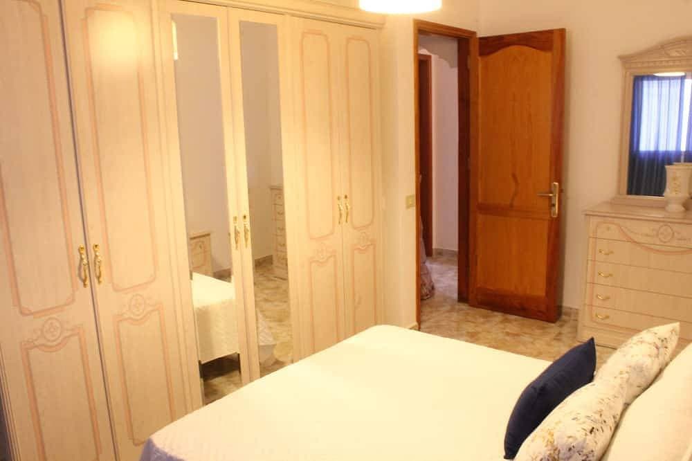 Foto 4 von 26: Mele Sky Beach, 1, Meerblick, Terrasse und Sonne