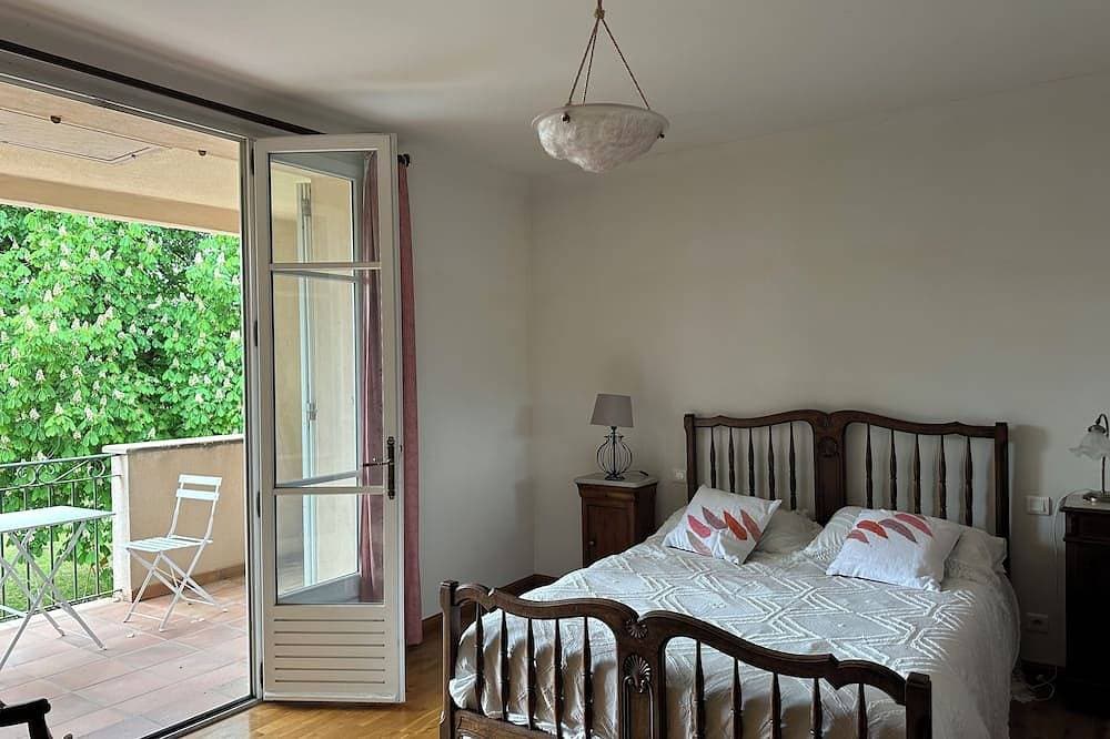 Foto 3 von 28: Au Cœur de la Provence Superbe Maison de 230m2jardin 2500m2 Jacuzzi11 Couchages