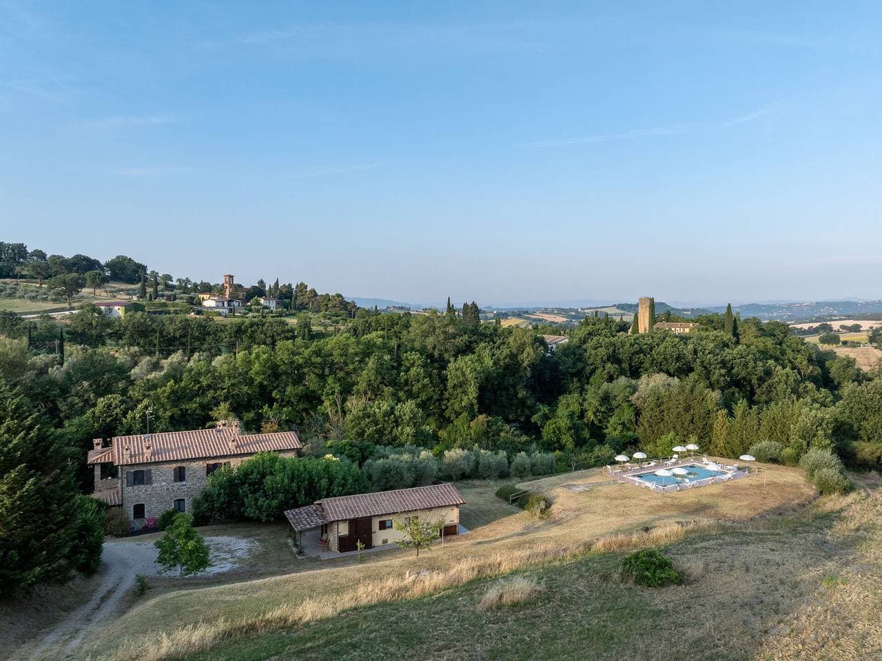 Foto 10 von 31: Il Giuncheto Casale Rooms, Pool, Umbrian Countryside - Casale 1