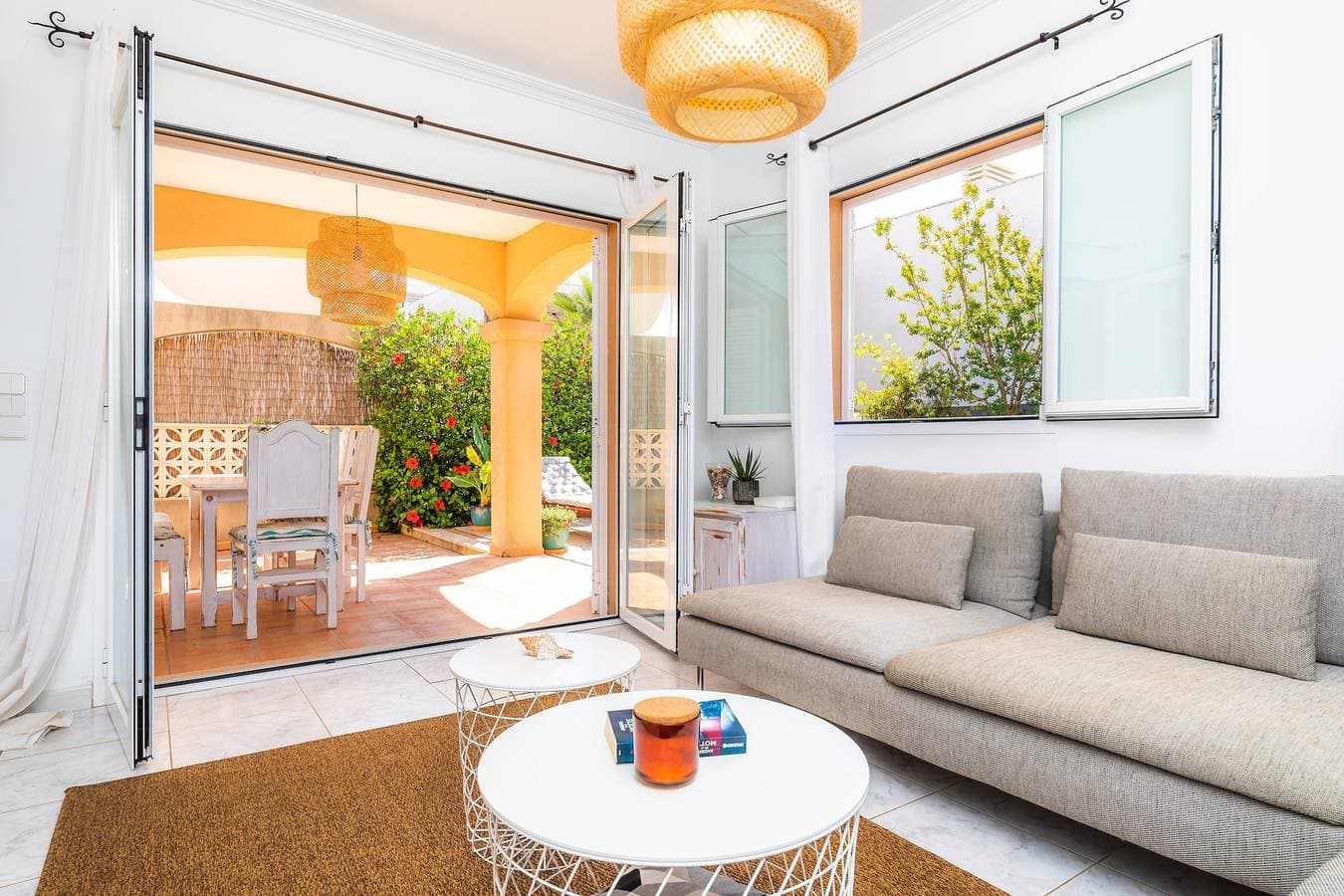 Foto 5 von 31: Ferienhaus „Villa Sion“ mit Bergblick, Pool, WLAN & Terrasse, nahe Stränden