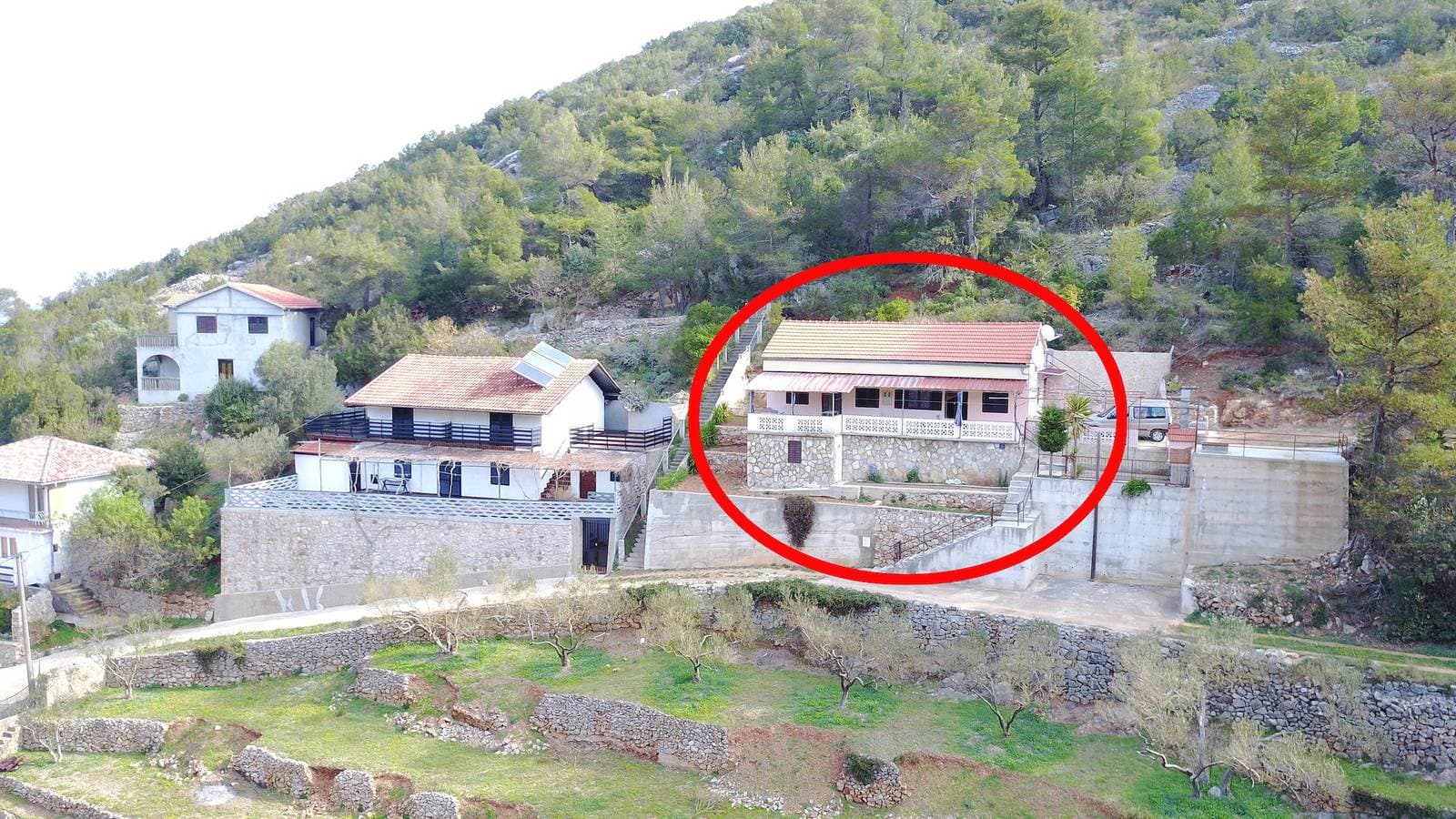 Foto 2 von 12: 1-Zimmer-Ferienwohnung mit Terrasse und Meerblick Bucht Prapatna, Hvar -b