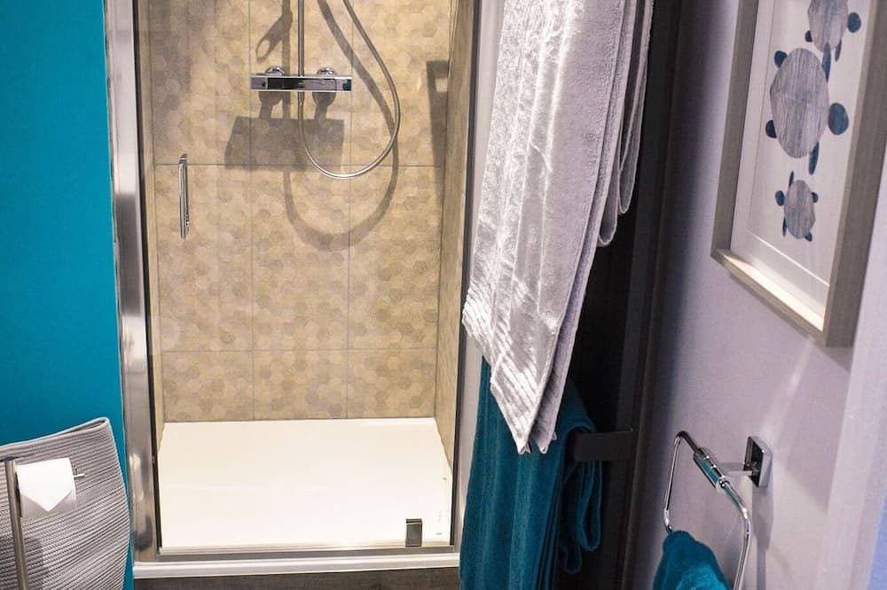Foto 4 von 22: Derecroft Glamping Luxury Lodgepods with Jacuzzi Hot Tub