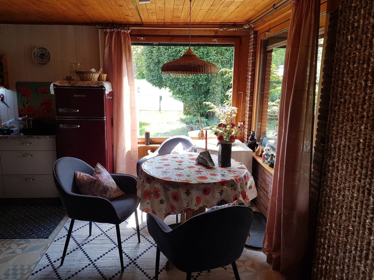 Foto 5 von 14: Bungalow 'Urgemütliches Am See' mit privater Terrasse und privatem Garten
