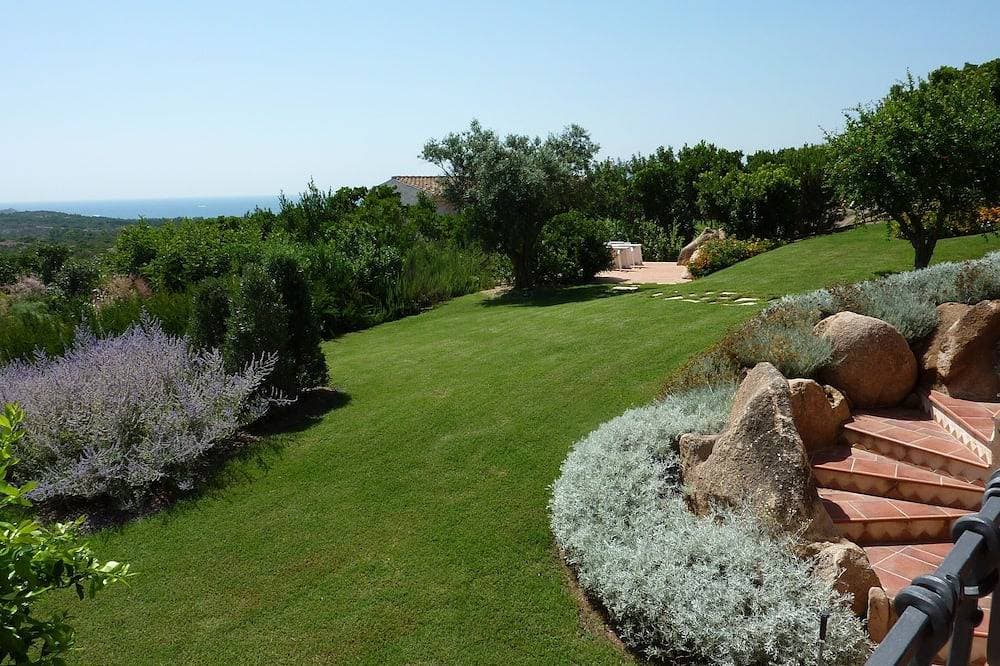 Foto 12 von 30: San Teodoro: Fantastische Villa Ausgezeichneten Meerblick Garten und im Mittelmeer