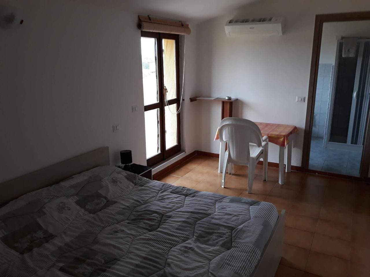 Foto 7 von 9: Double Room with Private Bathroom