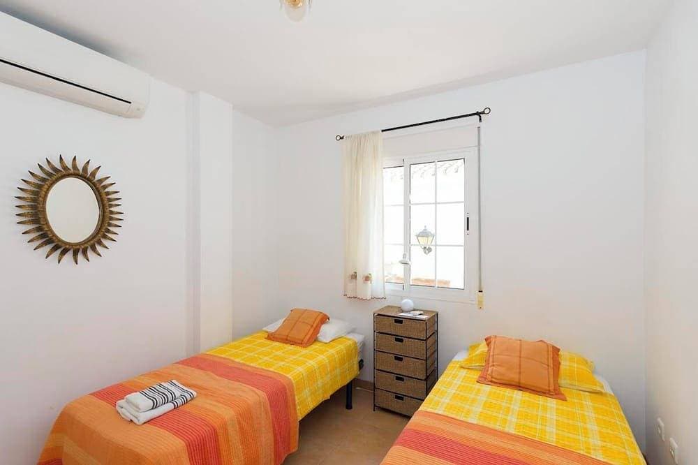 Foto 4 von 12: Penthouse 3 bedroom apartment, with shared pool, walking distance from the Sea.