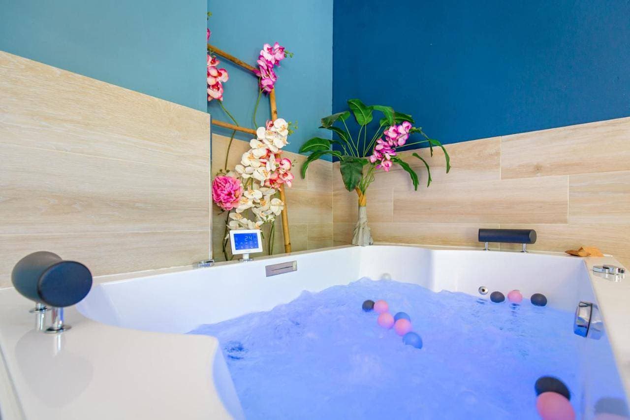Appartement Jacuzzi Love Room Jacuzzi 1