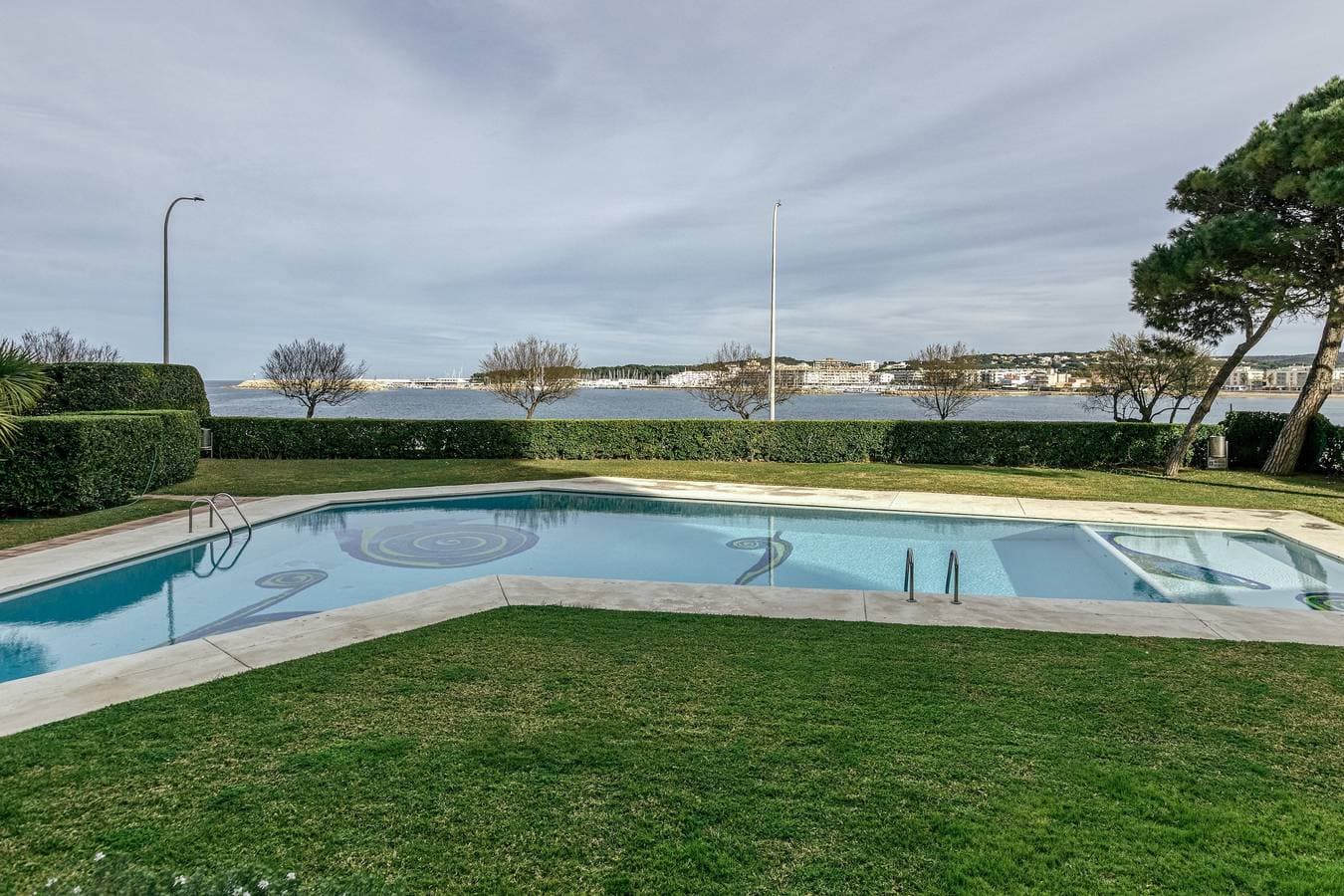 Foto 2 von 34: Ferienwohnung 'Marinada' mit Meerblick, Gemeinschaftspool und WLAN