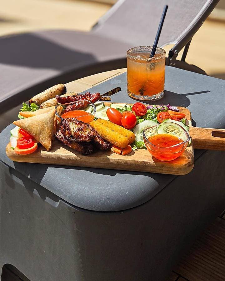 Évasion en Plein Cœur de Port-Louis Studio avec Piscine, Jacuzzis, Sauna, Tapas & Mocktails 1