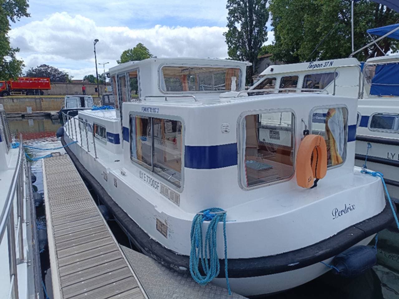 Foto 3 von 18: Vintage Hausboot auf dem Wasser - 6 Pers.