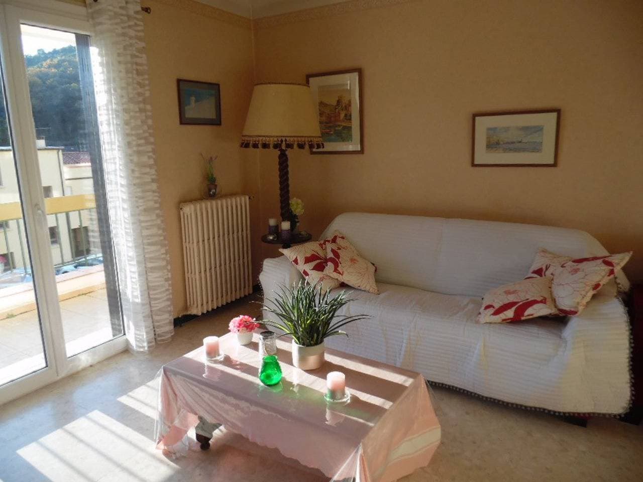 Foto 3 von 10: Gemütliche F2 Wohnung mit Terrasse, Parkplatz und WLAN - Nahe Stadtzentrum und Thermen