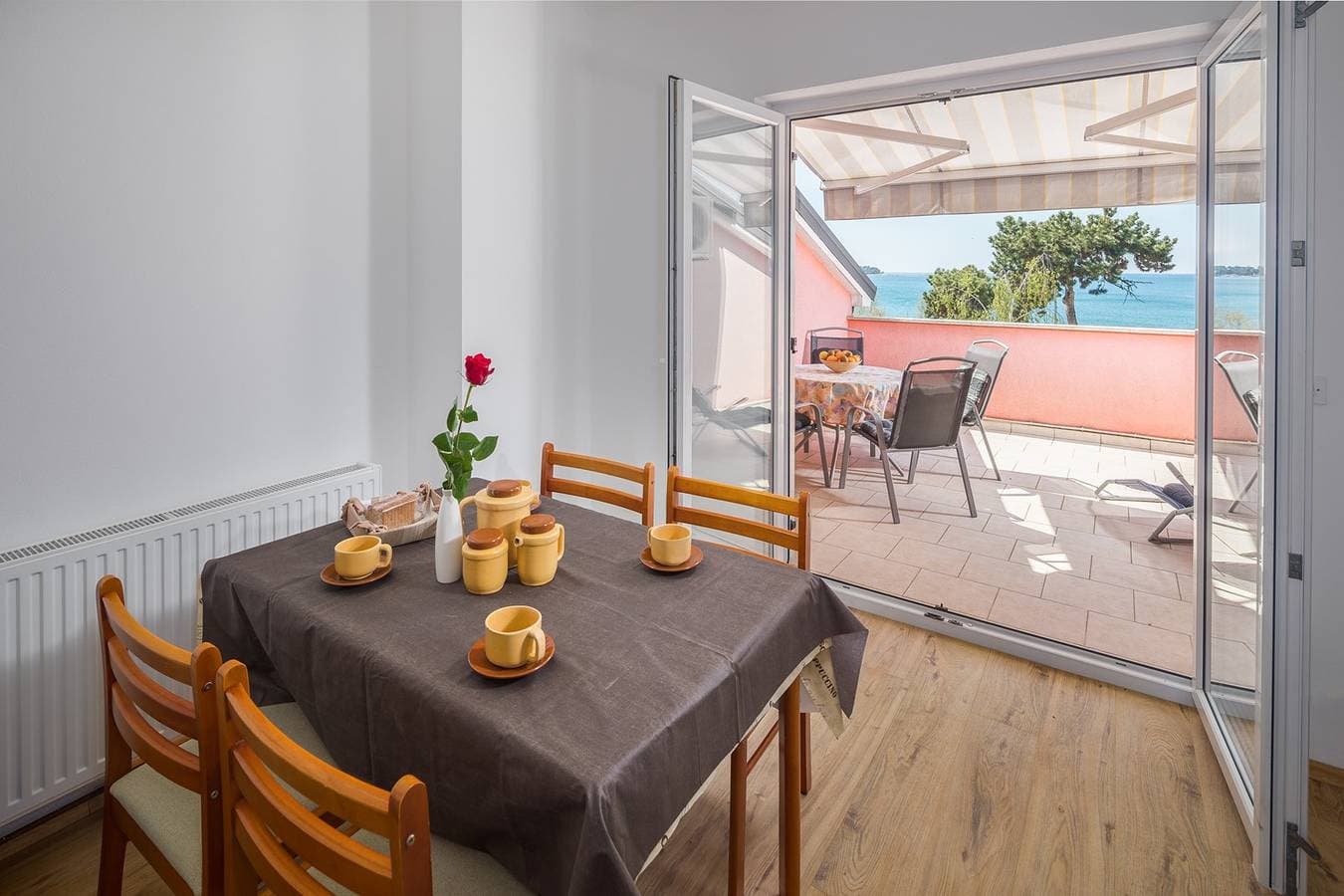 Foto 6 von 22: Apartment mit Meerblick, Balkon, WLAN und Parkplatz – 1,5 km vom Strand entfernt