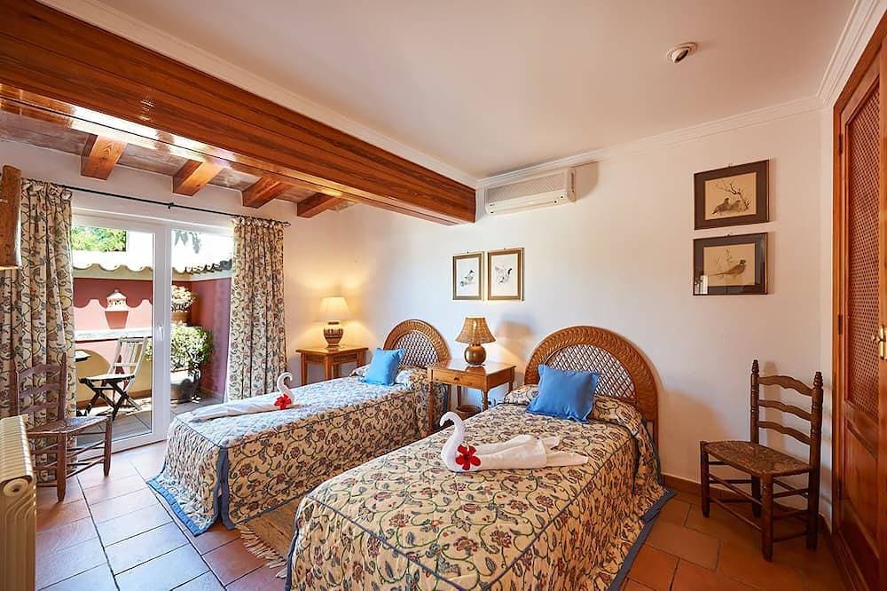 Foto 4 von 24: Großzügige Unterkunft auf Mallorca mit Pool und Meerblick (Villa Peka)