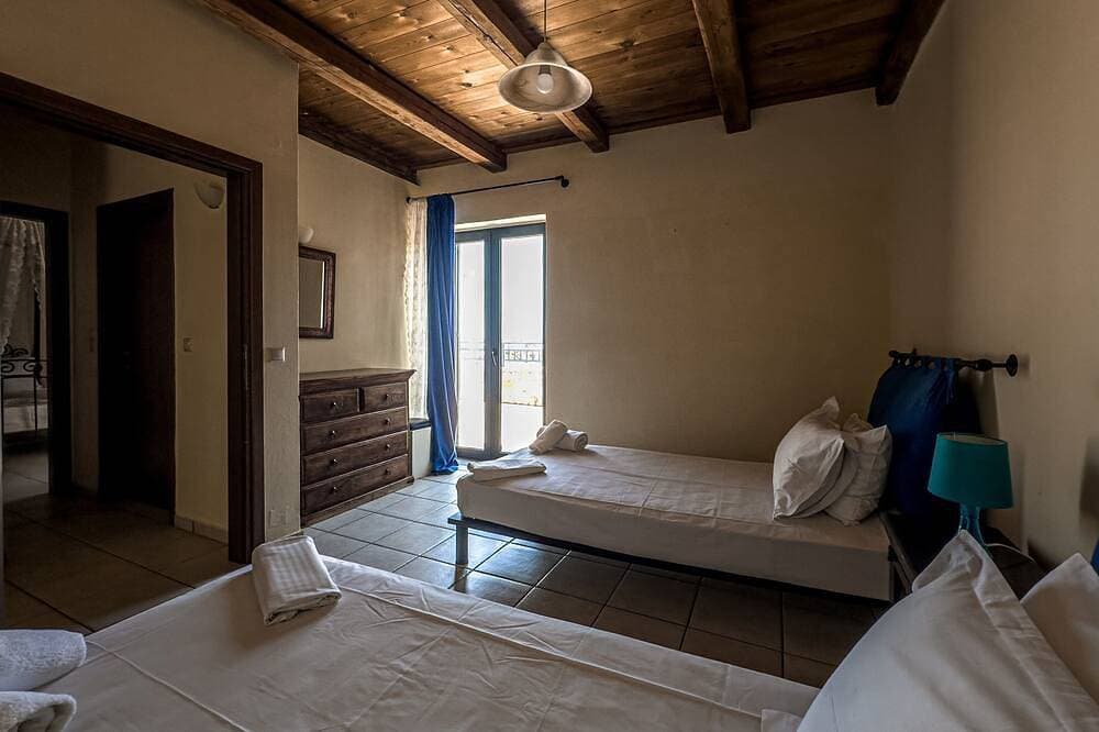 Foto 3 von 12: Niriides Villas | Nisso | Villa 2-bedrooms with private pool