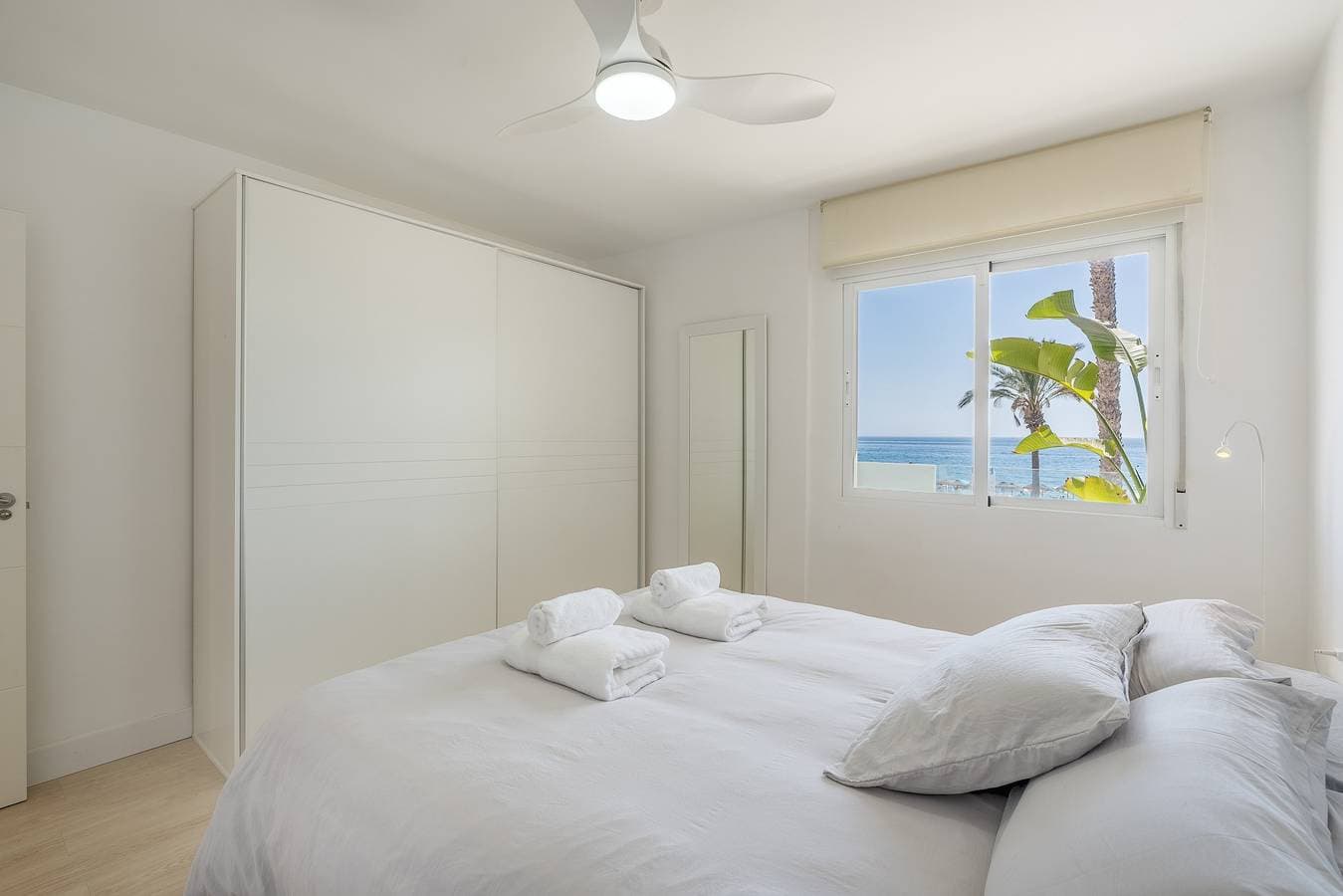 Foto 12 von 28: Ferienwohnung 'Primera Linea De Playa La Herradura' mit Meerblick, Balkon und WLAN