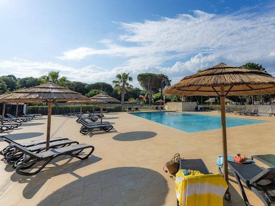 Foto 3 von 53: Camping Campo di Liccia - Bungalowzelt 4 personen - 2 Zimmer - ohne Sanitäranlagen