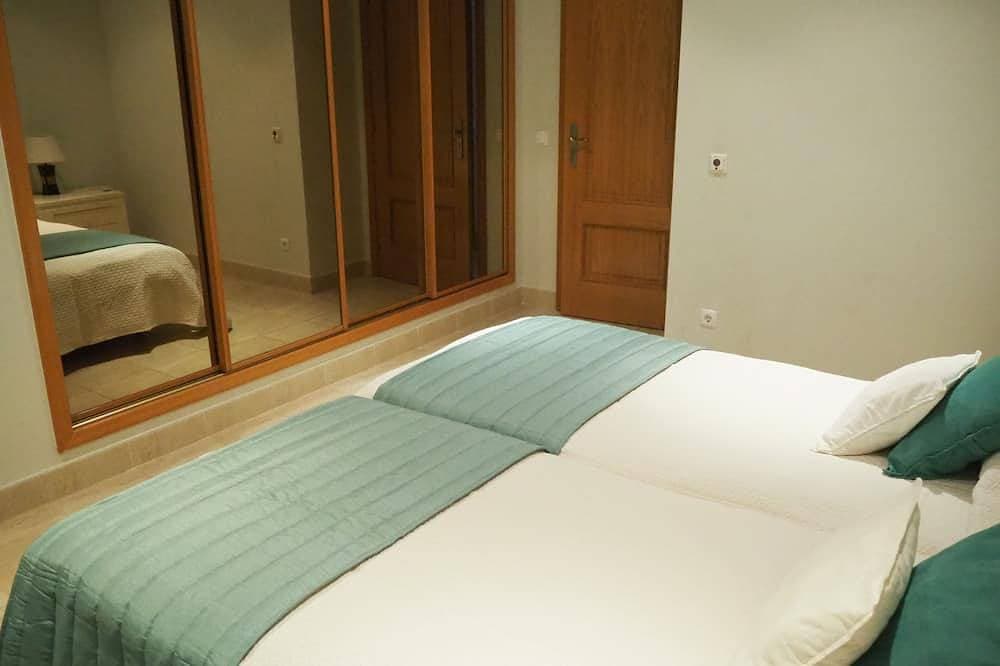 Foto 5 von 30: Atemberaubende 3 Schlafzimmer Reihenhaus, nahe dem Pool, in der Ansicht, Salema
