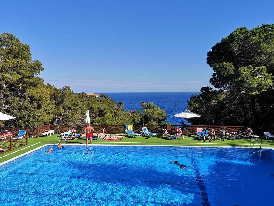 Foto 13 von 83: Camping Cala Llevado - Sea Green By Sunêlia - Chalet 2 personen - Low Cost 1 Zimmer ohne Sanitäranlagen