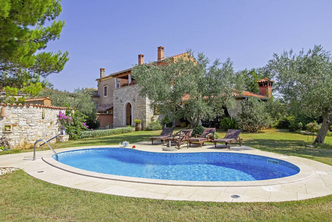 Ferienhaus Šalvela * 11000 m2 Grundstück, Garten, privater Pool, WLAN 1