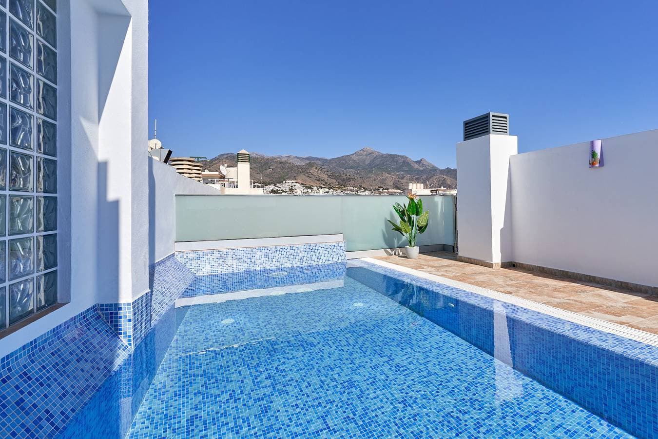 Foto 2 von 27: Einzimmerapartment "Nerja Boutique Sweet Corner B3" mit Gemeinschaftspool und WLAN