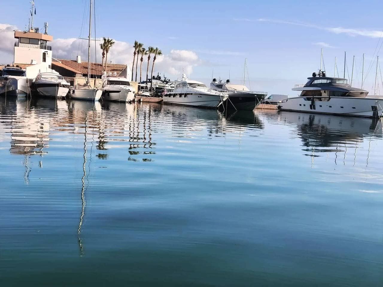 Foto 7 von 16: Klimatisierte T2 App mit Port View Nahe am Strand und an den Toren von Saint-Tropez