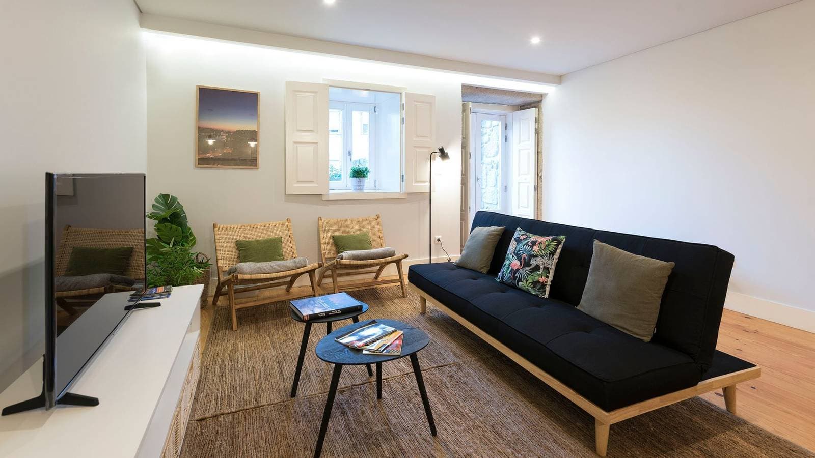 Foto 8 von 31: Porto Hidden Living W/ Backyard by LovelyStay