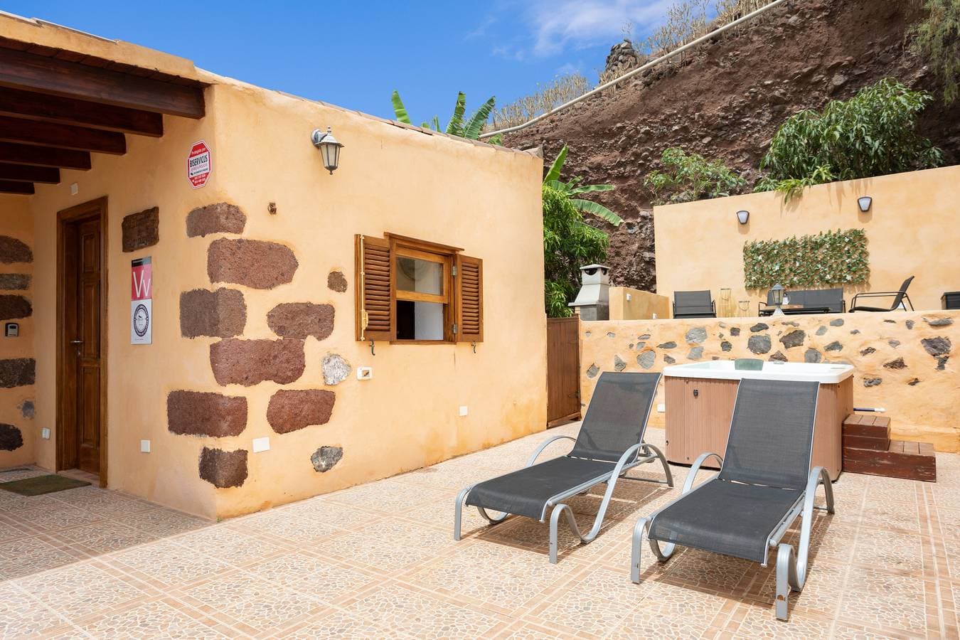 Foto 9 von 34: Häuschen mit Jacuzzi, High Speed Wifi, Smart-TV, Netflix und BBQ
