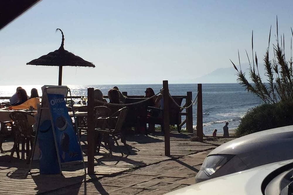 Foto 13 von 30: Beautiful large 2 beds coast flat with sunrise sunset,swimming pool and sea-view