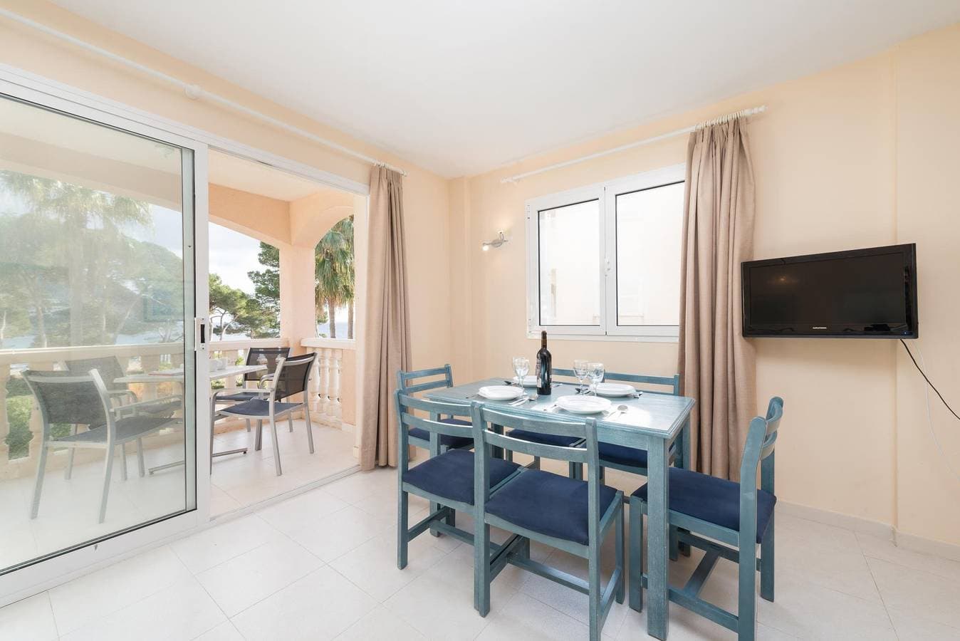 Foto 8 von 24: Oro Del Mar IV Apartamento O5- Das Apartment ist nur 340m vom Strand entfernt und hat einen Gemeinschaftspool. WiFi gratis