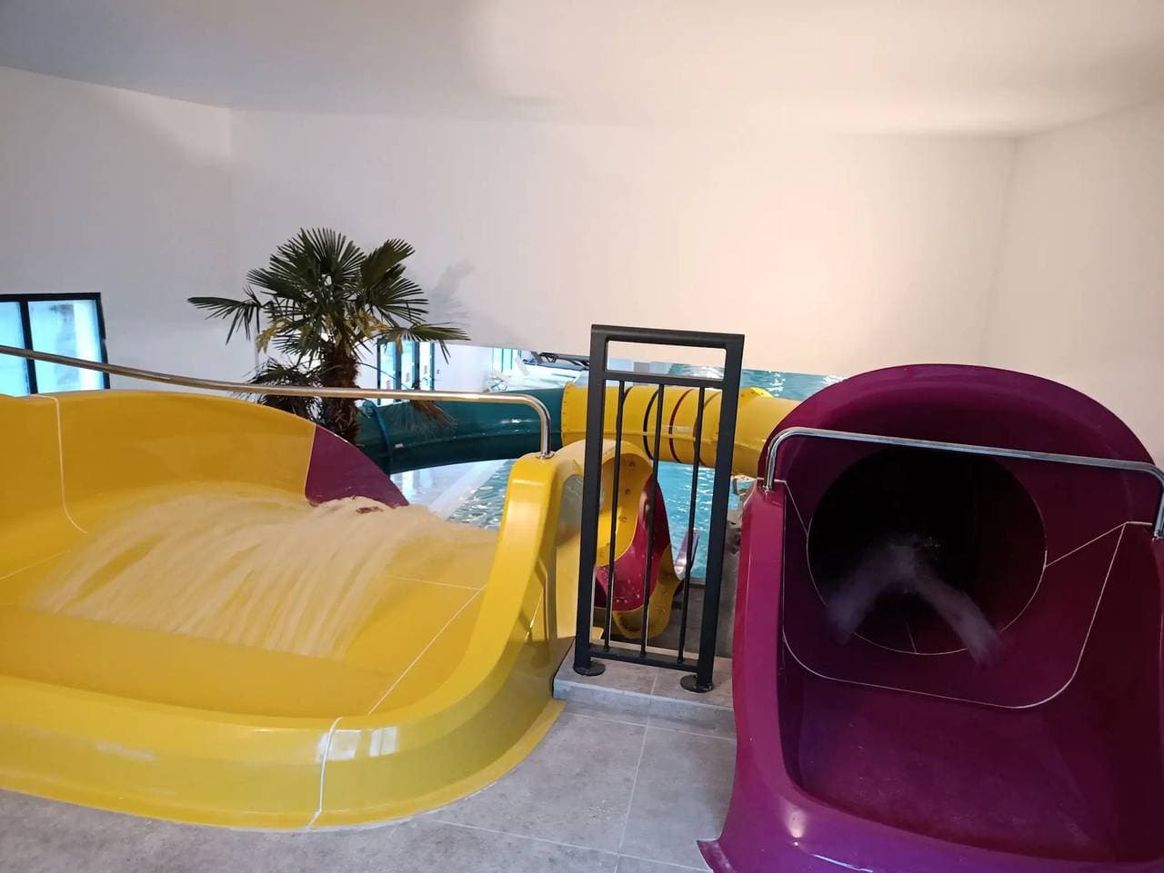 Foto 13 von 35: Mobilheim Confort 23m² - 1 Schlafzimmer + Überdachte Terrasse + Umschaltbare Klimaanlage + TV 2 Personen